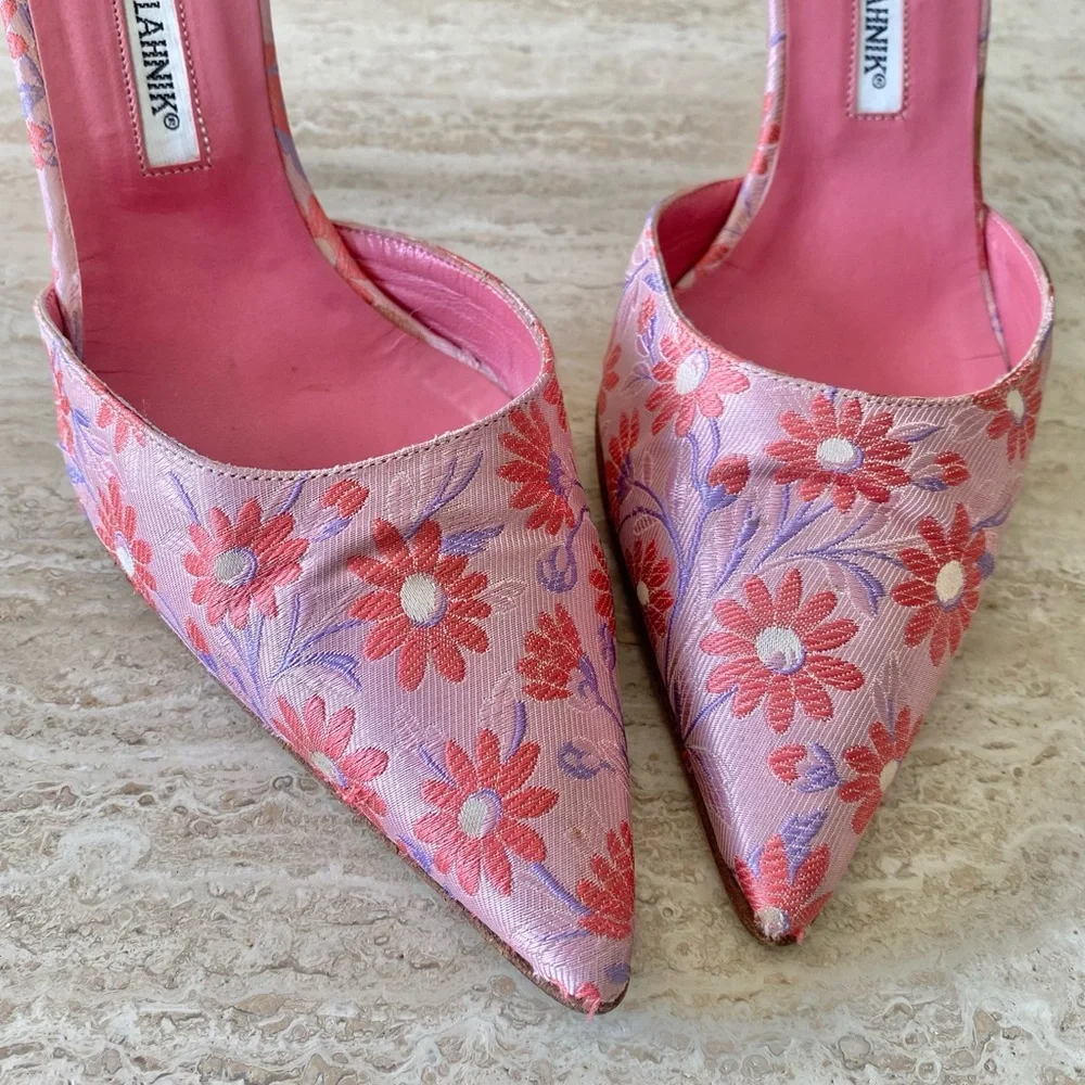 Vintage Manolo Blahnik Daisy Brocade D’orsay Pumps - Picture 6 of 9